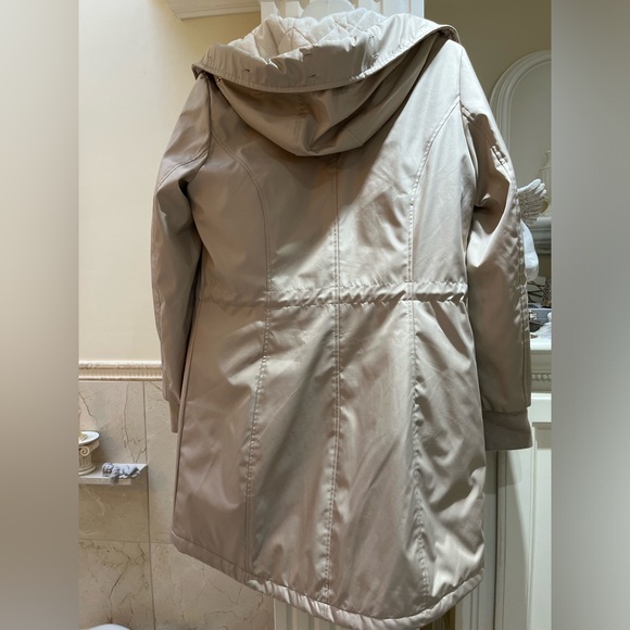 Never worn. Calvin Klein pearl winter coat. Size M. - Picture 9 of 10